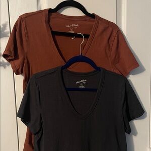 Universal Thread Women's V-Neck Tees - Navy and Rust